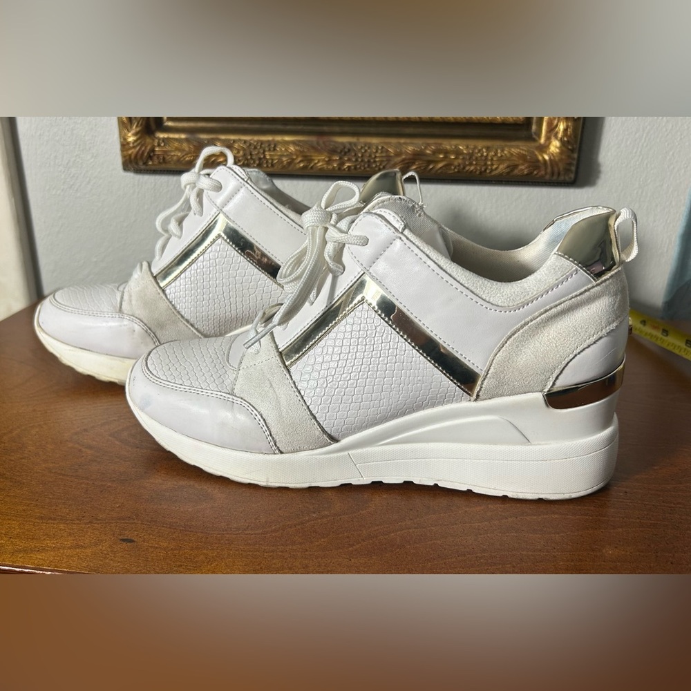 5/$25 White with Gold trim Women's Sneakers size 7.5-8